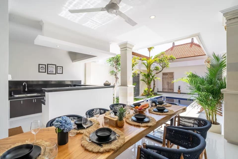 Superior Villa, 4 Bedrooms, Private Pool | Dining