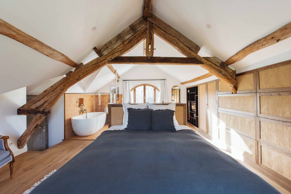 House | Premium bedding, iron/ironing board, free WiFi, bed sheets