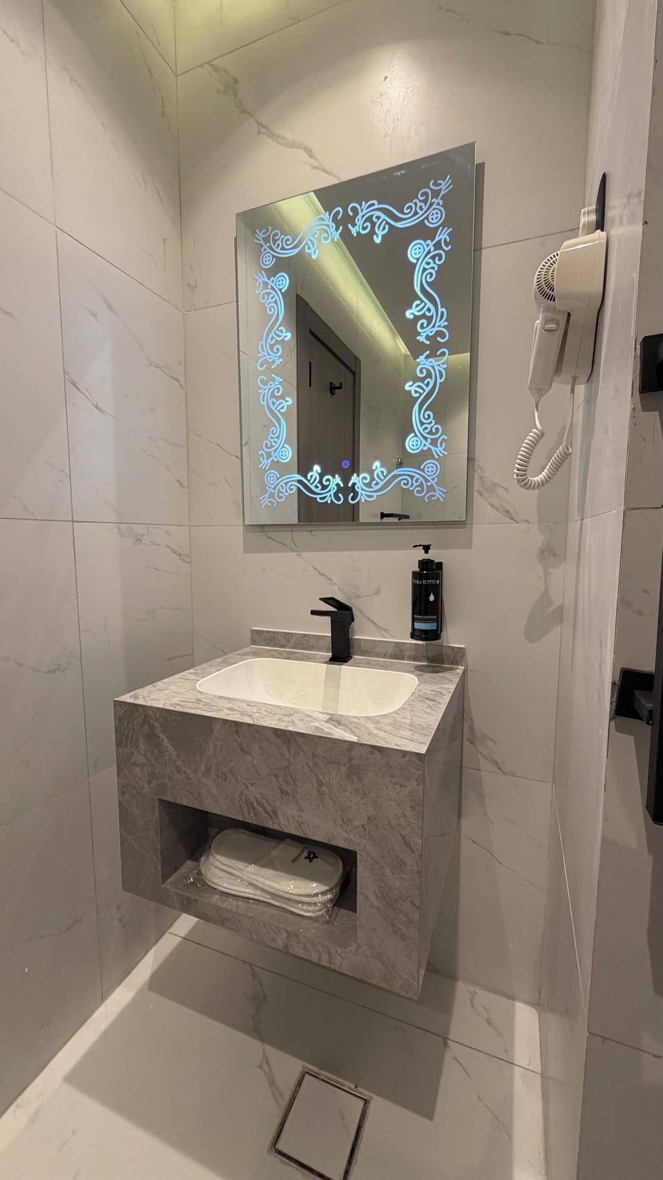 Apartment, 1 Bedroom, Accessible, Smoking | Bathroom