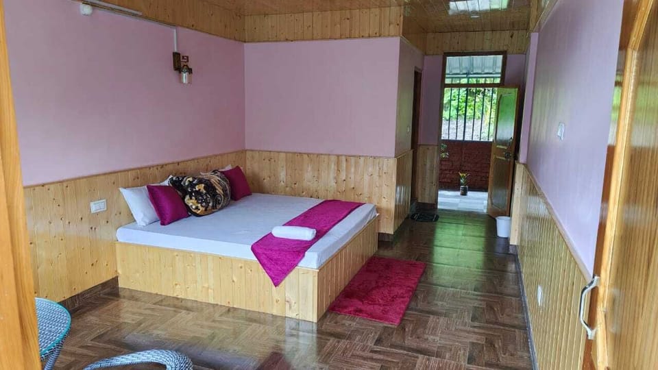 Deluxe Double Room, Balcony | Laptop workspace, WiFi (free)