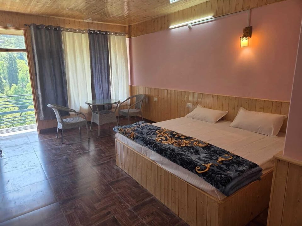 Deluxe Double Room, Balcony | Laptop workspace, free WiFi