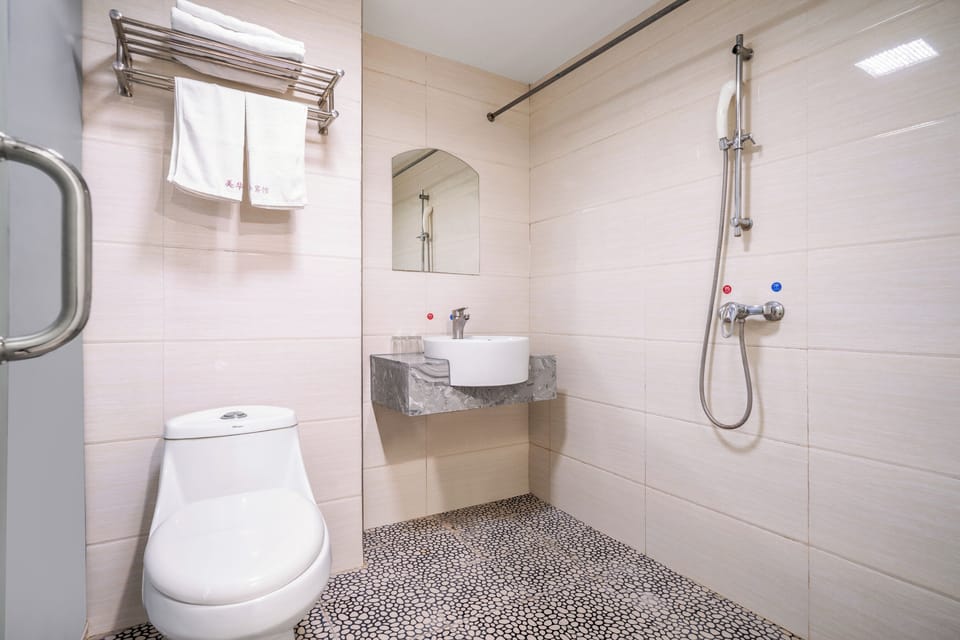 Shower, hair dryer, towels, shampoo