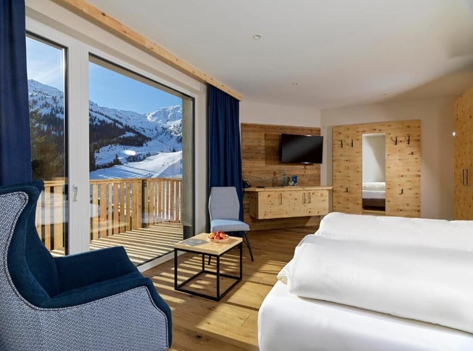 In-room safe, free WiFi, bed sheets