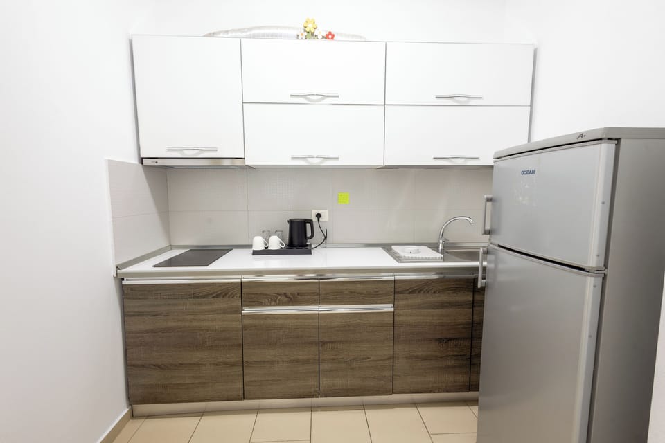 Standard Apartment, 1 Bedroom | Desk, bed sheets