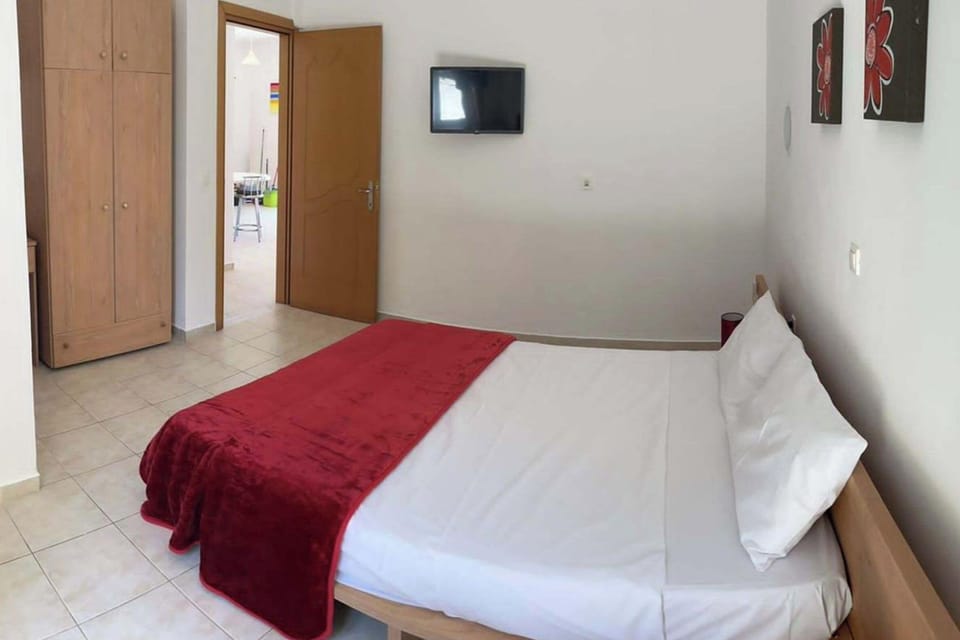 2 bedrooms, iron/ironing board, WiFi (free), bed sheets