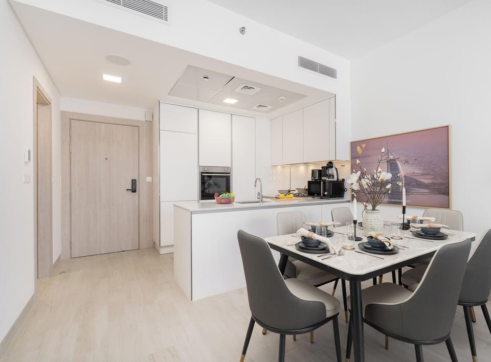 Superior Apartment, Balcony, City View | Dining