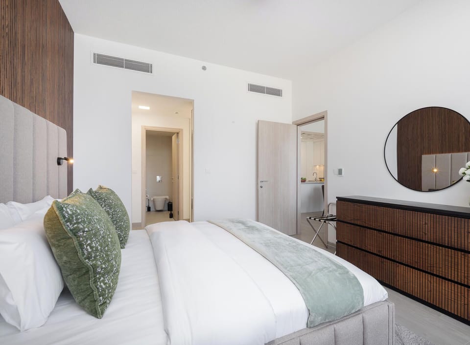 Superior Apartment, Balcony, City View | Egyptian cotton sheets, premium bedding, in-room safe
