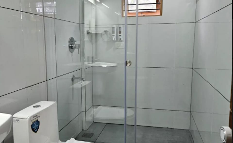 Standard Room | Bathroom | Free toiletries, towels
