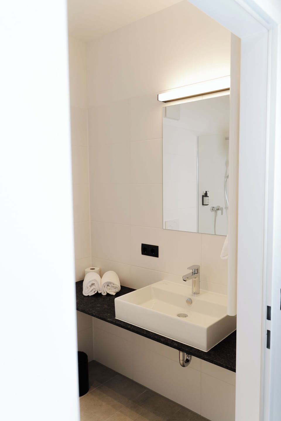Comfort Single Room, Balcony | Bathroom | Shower, towels, toilet paper