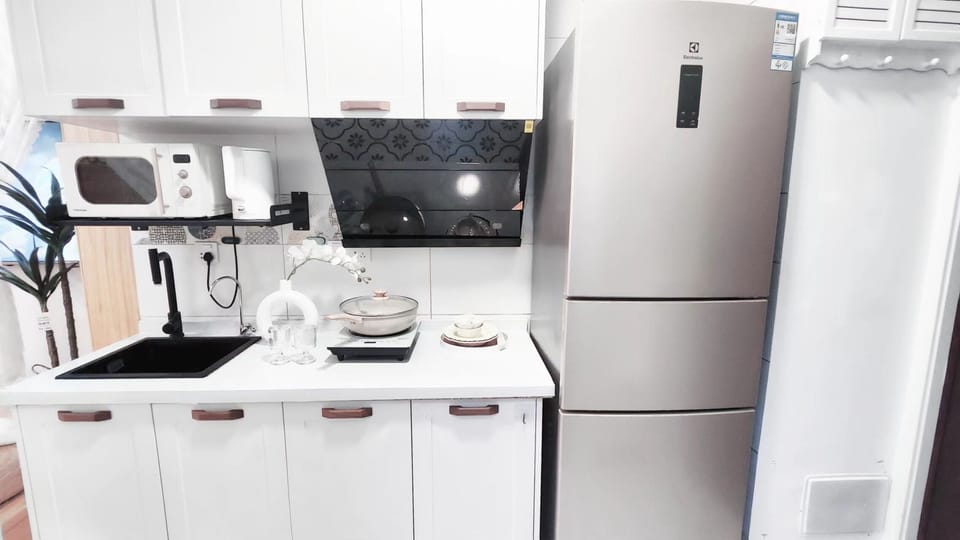 Comfort Suite, City View | Private kitchenette | Fridge, microwave, eco-friendly cleaning products