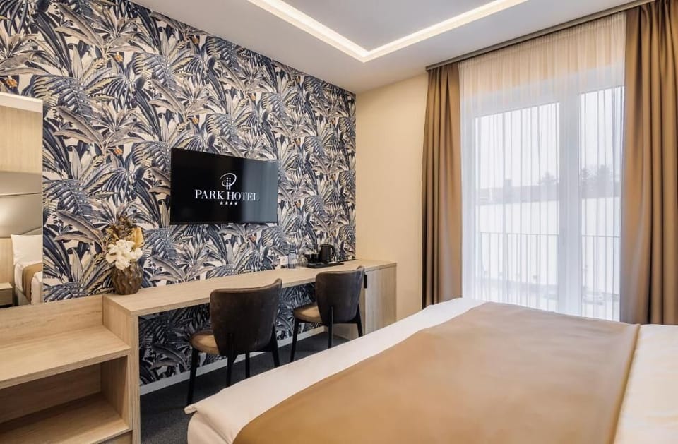Classic Double or Twin Room | In-room safe, desk, laptop workspace, free WiFi