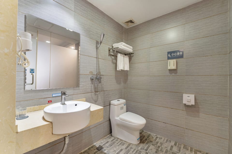 Superior Single Room | Desk, laptop workspace, blackout drapes, free WiFi