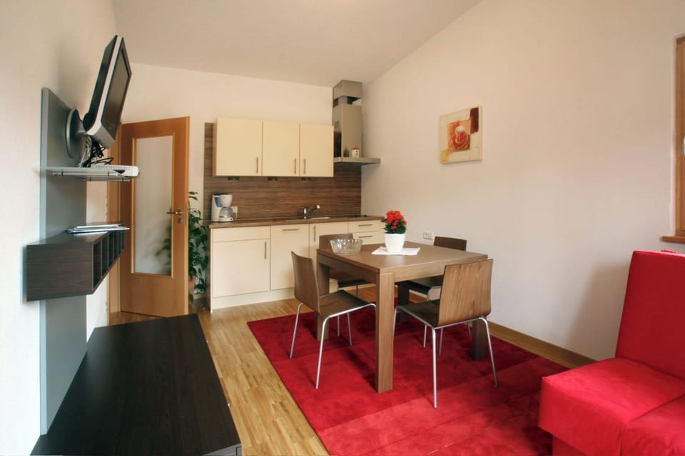 Apartment, 2 Bedrooms | Private kitchen