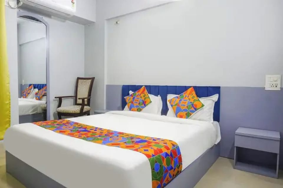 Egyptian cotton sheets, premium bedding, in-room safe, desk