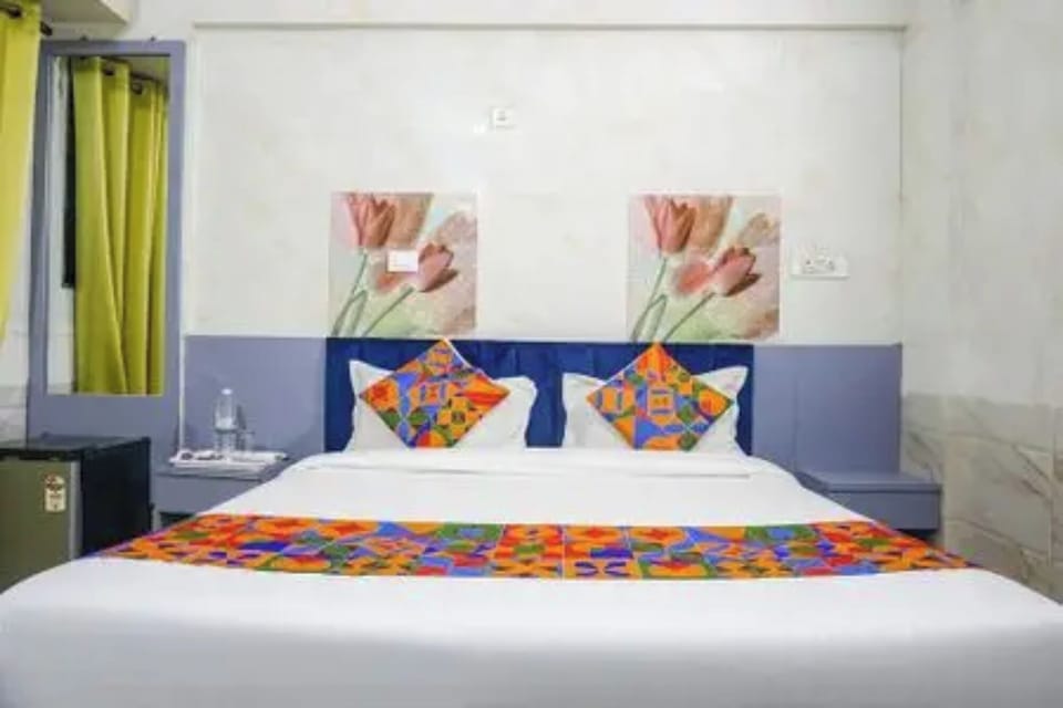 Egyptian cotton sheets, premium bedding, in-room safe, desk