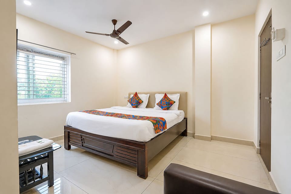 Deluxe Room | Egyptian cotton sheets, premium bedding, in-room safe, desk