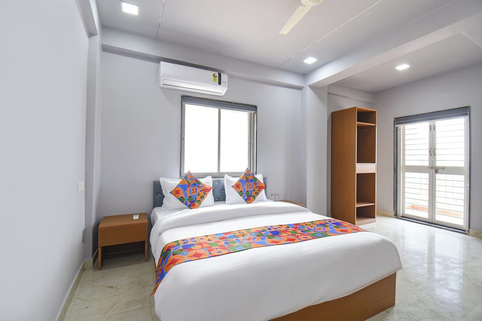 Family Room | Egyptian cotton sheets, premium bedding, in-room safe, desk