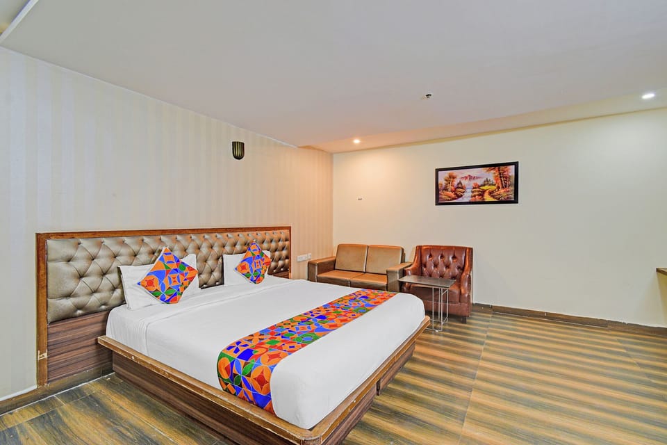 Egyptian cotton sheets, premium bedding, in-room safe, desk