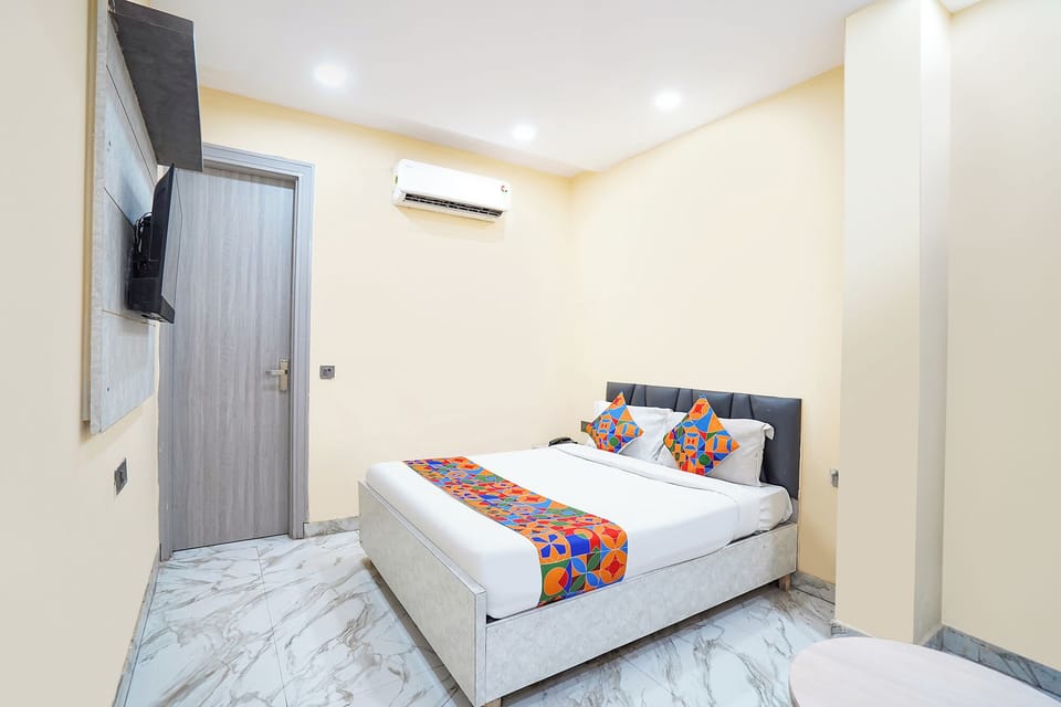 Premium Room | Egyptian cotton sheets, premium bedding, in-room safe, desk