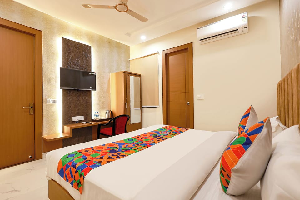 Premium Room | Egyptian cotton sheets, premium bedding, in-room safe, desk