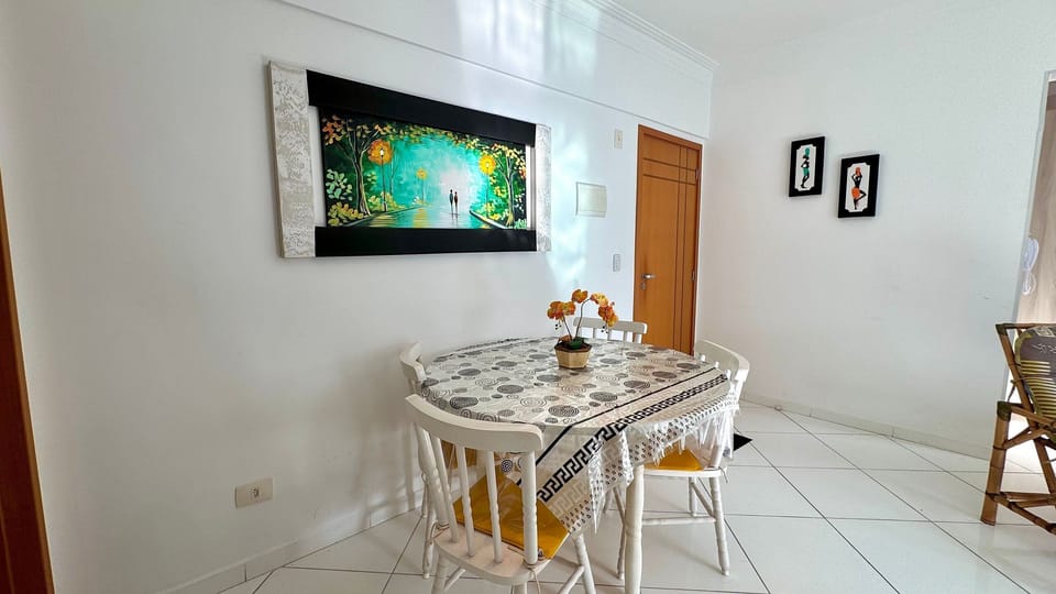 Basic Apartment | Dining
