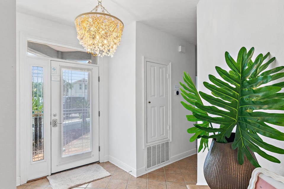 House, Multiple Beds (Peachy Palm) | Interior