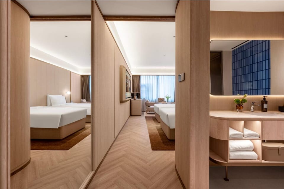 Classic Double Room | Minibar, WiFi (free), bed sheets