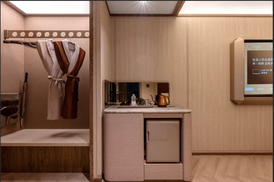 Deluxe Single Room | Minibar, WiFi (free), bed sheets