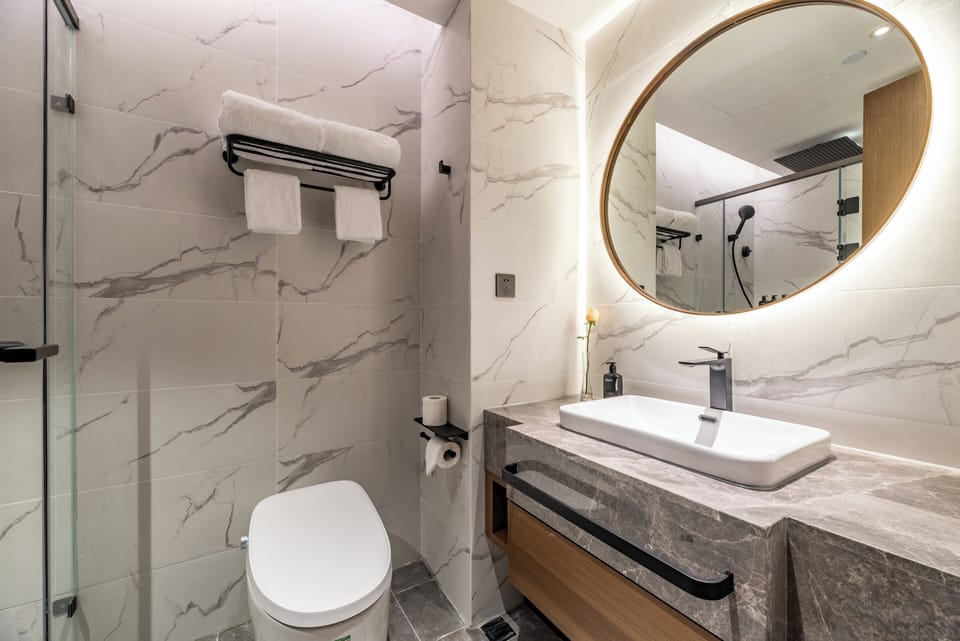 Deluxe Double Room, City View | Bathroom | Shower, rainfall showerhead, designer toiletries, hair dryer