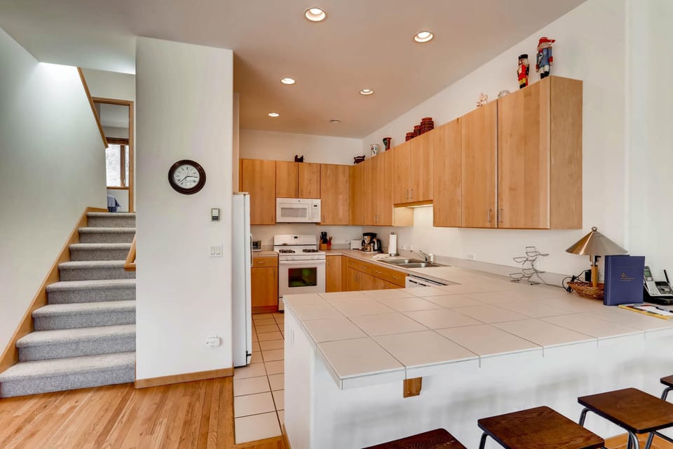 Condo, Multiple Beds (Savoy Villas 4B, Vail Top Floor 3BD C) | Private kitchen