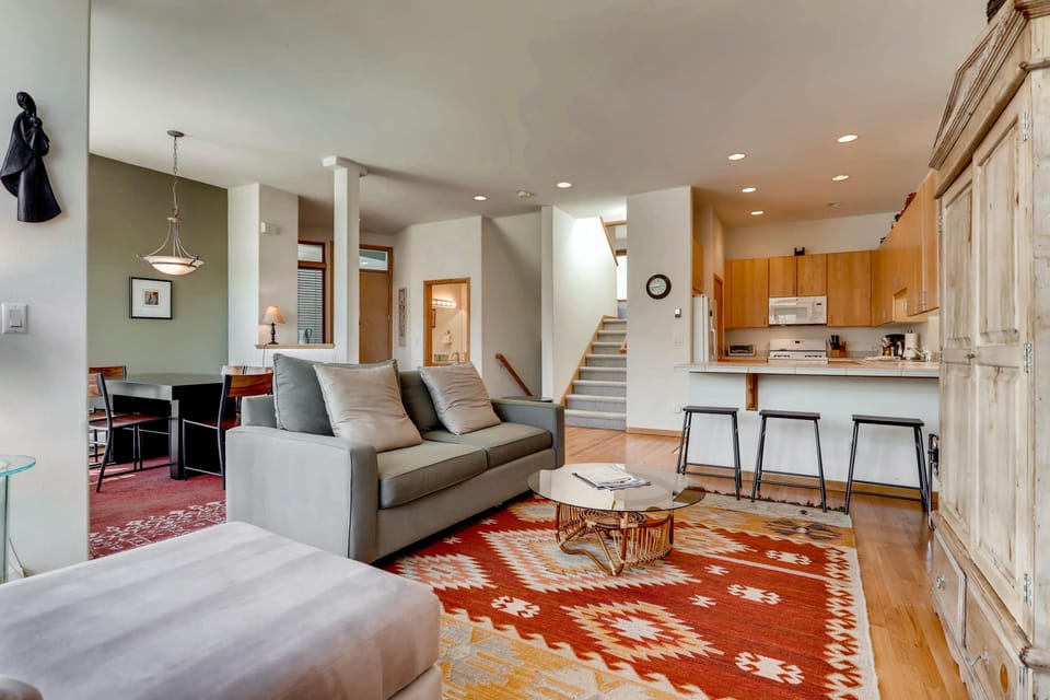 Condo, Multiple Beds (Savoy Villas 4B, Vail Top Floor 3BD C) | Living area