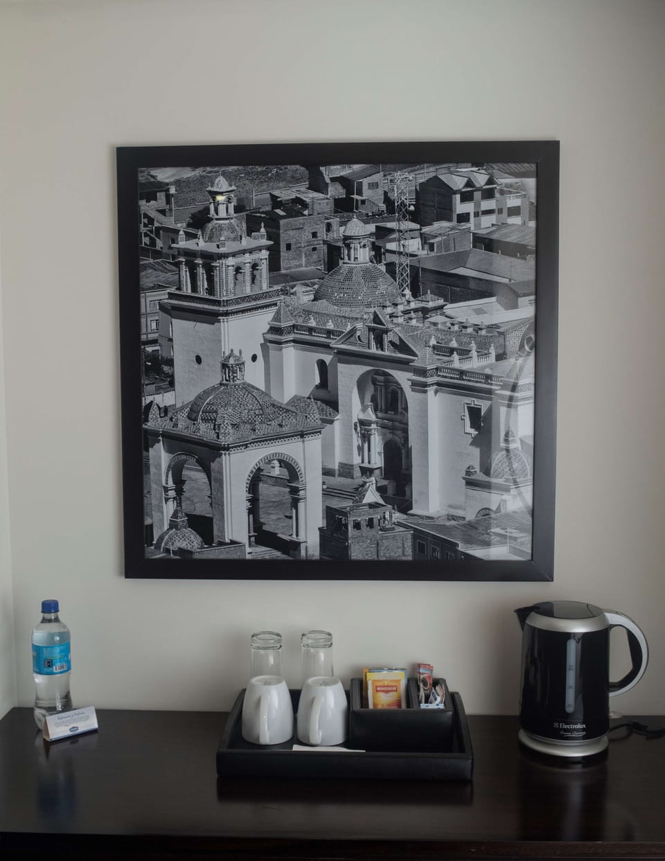 Room, 1 Queen Bed, Refrigerator & Microwave | Private kitchen | Microwave, electric kettle