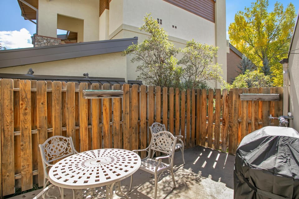 Condo, Multiple Beds (Treetops Plaza One, 2BD Ski-In Ski-Ou) | Outdoor dining