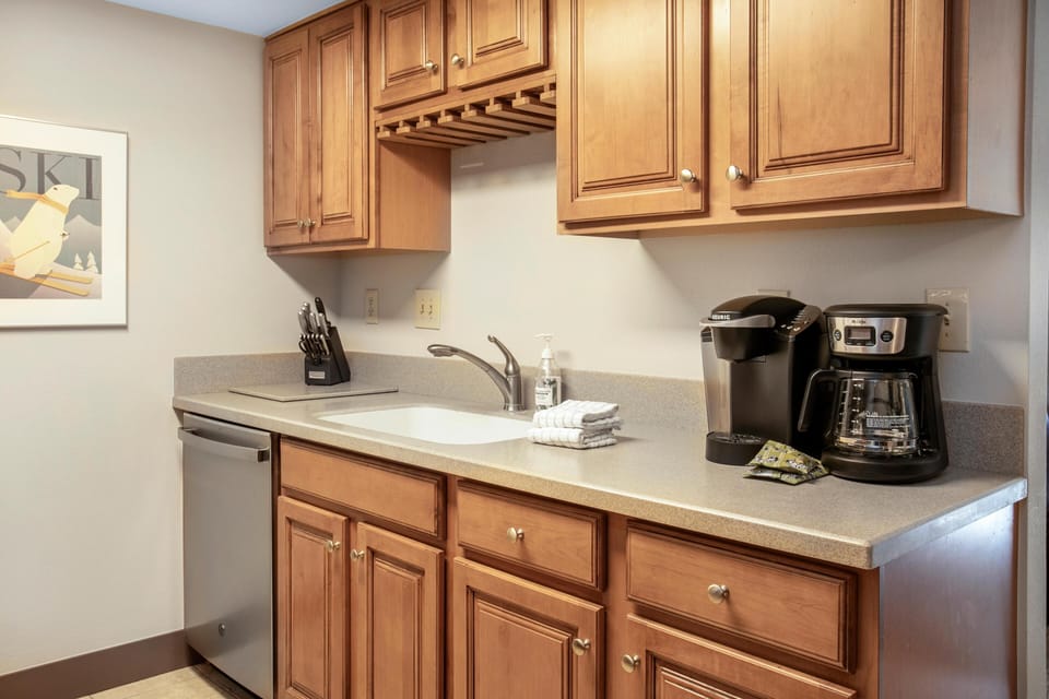 Condo, Multiple Beds (Treetops Plaza One, 2BD Ski-In Ski-Ou) | Private kitchen