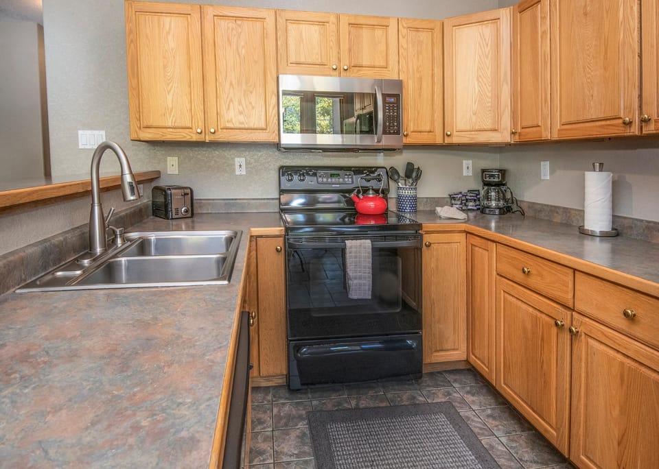 Condo, 1 King Bed (Sun Vail 13E, 2BD, 2BA condo with Vai) | Private kitchen