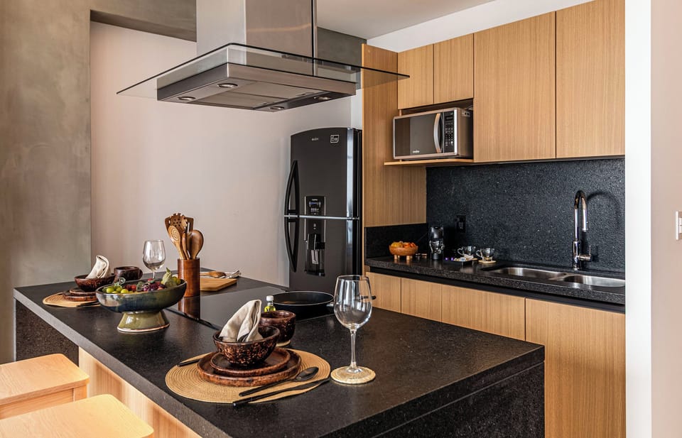 Deluxe Suite, City View | Private kitchen | Espresso maker, fridge, microwave, oven