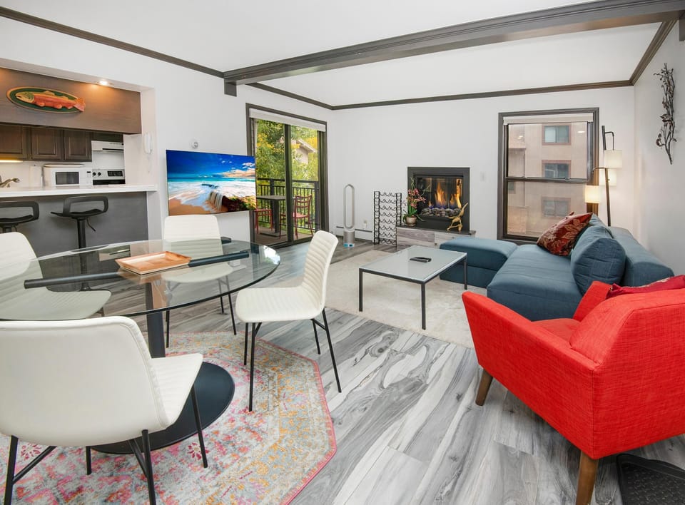 Condo, 2 Queen Beds (Breakaway West 222, 2BD Vail condo ) | Living area
