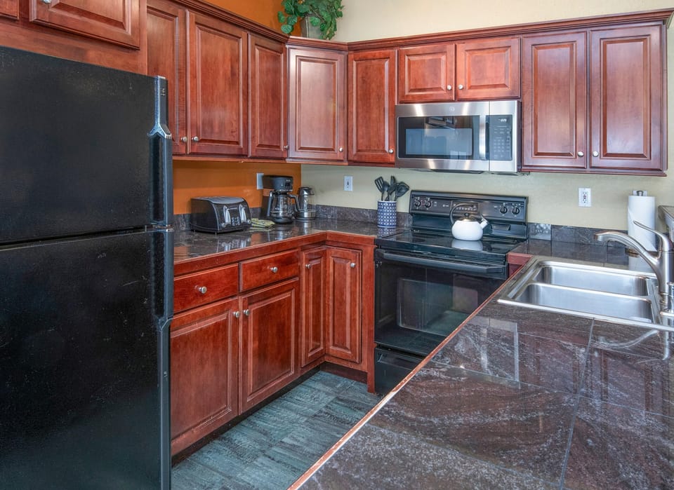 Condo, 1 King Bed (Sun Vail 12E, 2BD condo with Vail Mou) | Private kitchen