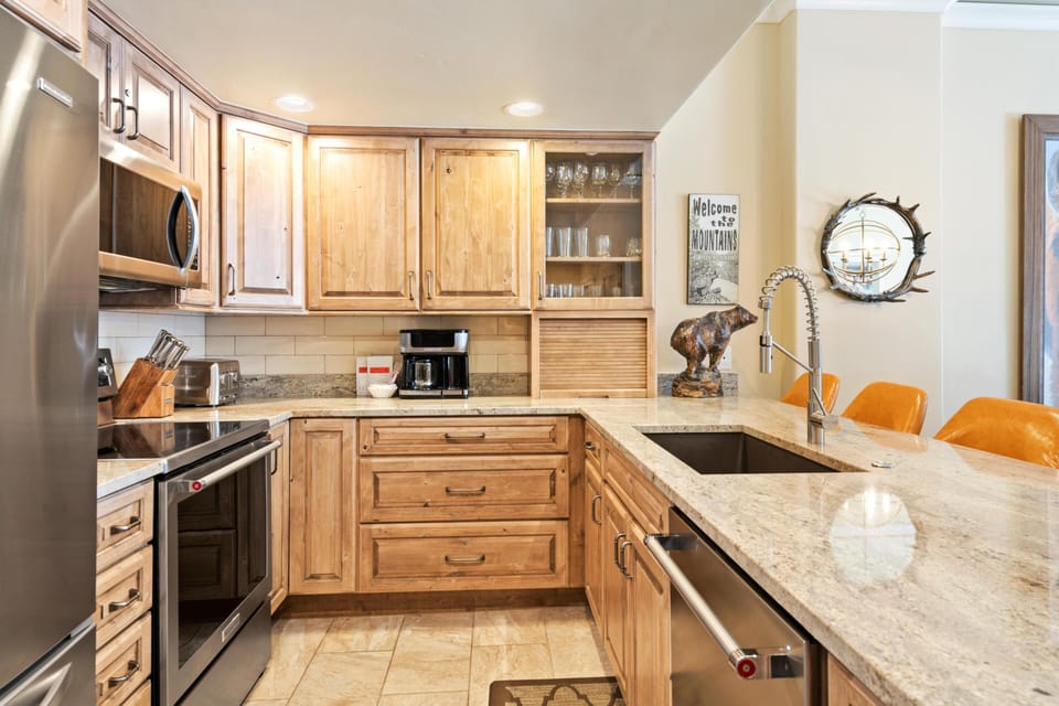 Condo, Multiple Beds (Borders Lodge L108 2BD Beaver Creek S) | Private kitchen