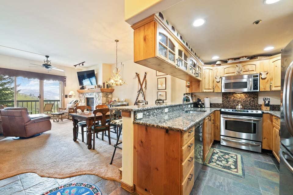 Condo, 1 King Bed (Borders Lodge L109 2BD Beaver Creek S) | Private kitchen