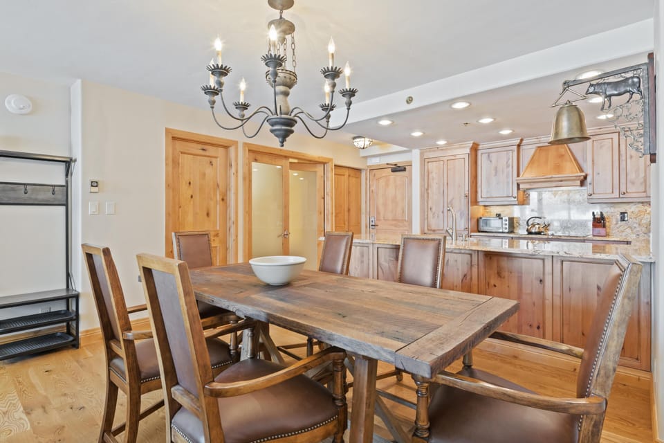 Condo, 1 King Bed (Borders Lodge L201 2BD Beaver Creek S) | Dining