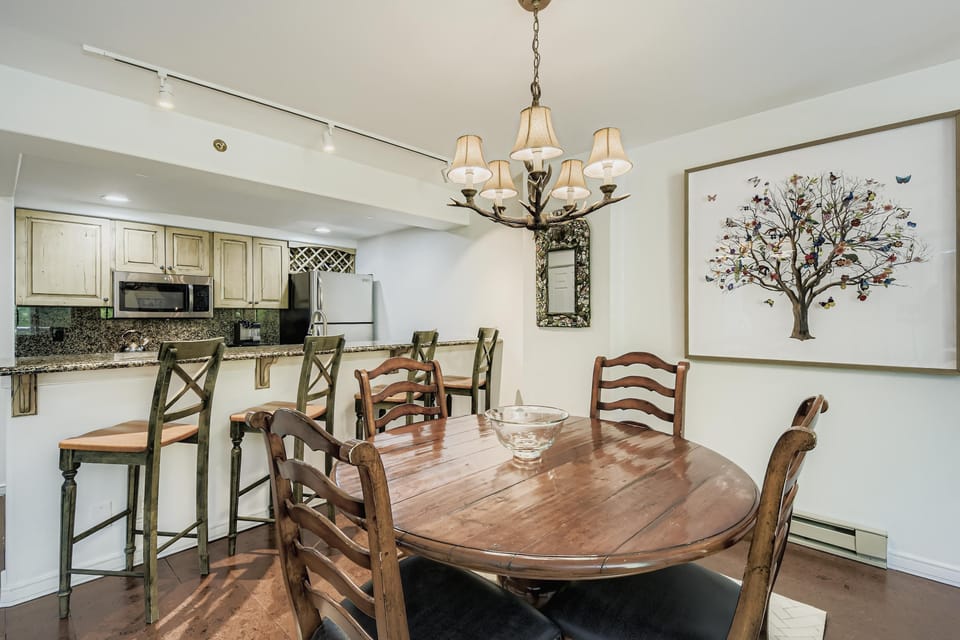 Condo, 1 King Bed (Borders Lodge L204 2BD Beaver Creek S) | Dining