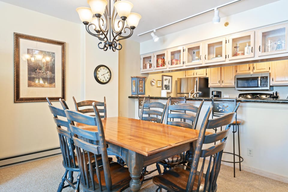 Condo, 1 King Bed (Borders Lodge L209 2BD Beaver Creek S) | Dining