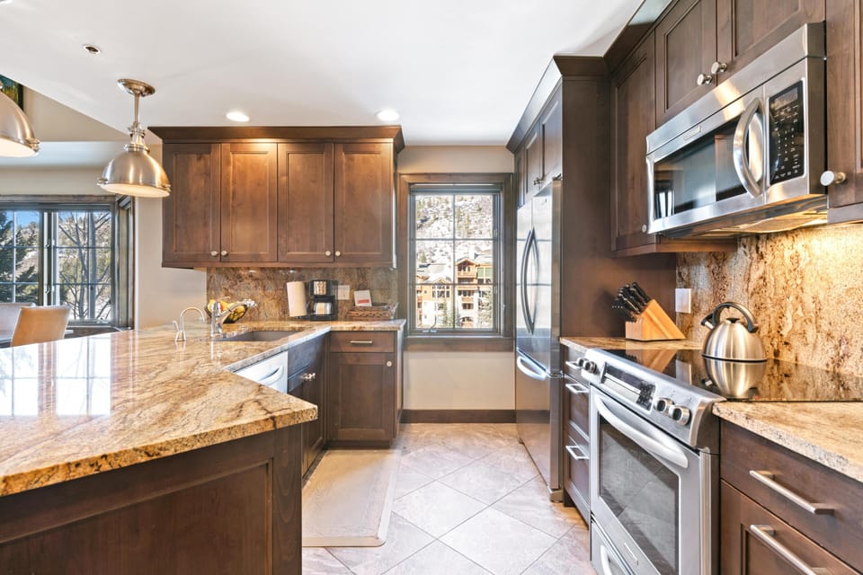 Condo, Multiple Beds (Borders Lodge L213 3BD Beaver Creek S) | Private kitchen