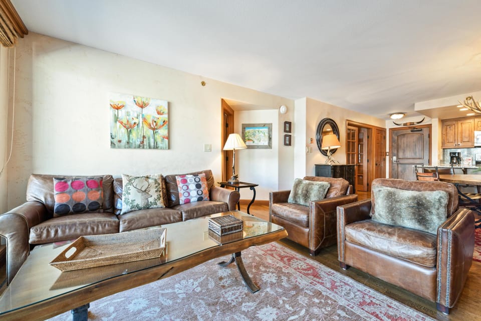 Condo, 1 King Bed (Borders Lodge L308 2BD Beaver Creek S) | Living area