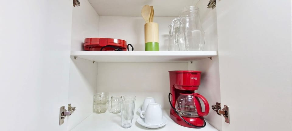 Basic Apartment | Private kitchen | Mini-fridge, microwave, cookware/dishes/utensils