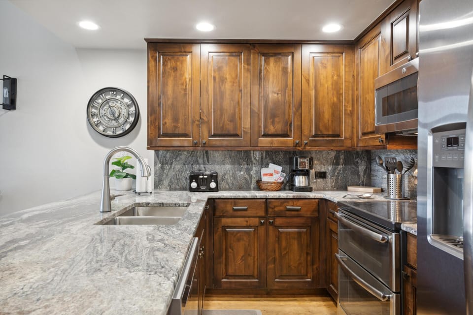 Condo, Multiple Beds (Borders Lodge L309 3BD Beaver Creek S) | Private kitchen