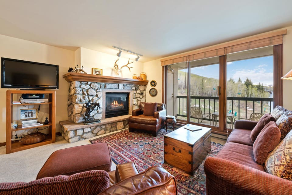 Condo, 1 King Bed (Borders Lodge L405 2BD Beaver Creek S) | Living area
