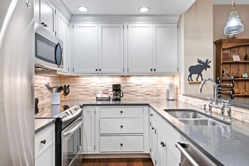 Condo, Multiple Beds (Borders Lodge U108 3BD Beaver Creek S) | Private kitchen