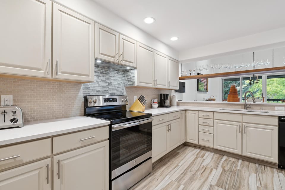 Condo, Multiple Beds (Borders Lodge U402 3BD Beaver Creek S) | Private kitchen